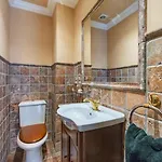 Exclusiva Casa De Lujo Con Piscinas Y Amplio Jardin En Zona Tranquila * Girona