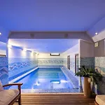 Exclusiva Casa De Lujo Con Piscinas Y Amplio Jardin En Zona Tranquila Villa