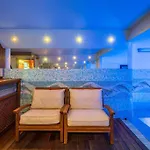 Exclusiva Casa De Lujo Con Piscinas Y Amplio Jardin En Zona Tranquila Villa