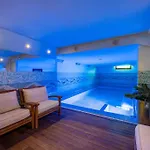 Exclusiva Casa De Lujo Con Piscinas Y Amplio Jardin En Zona Tranquila Villa