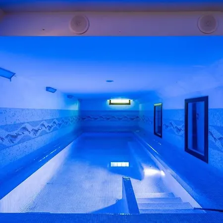 Luxury Villa In Girona With Indoor Pool & Garden Base For Costa Brava, France And Barcelona Вілла Жерона