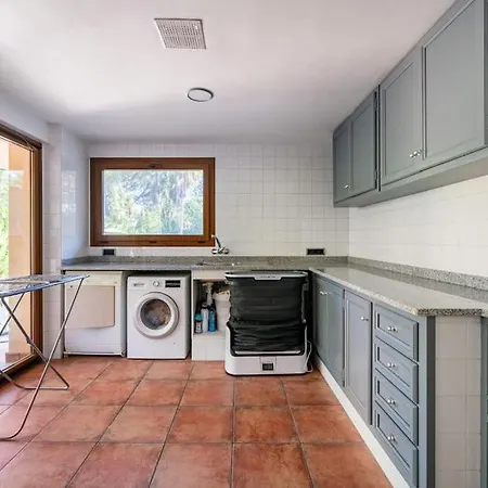 Villa Exclusiva Casa De Lujo Con Piscinas Y Amplio Jardin En Zona Tranquila Girona