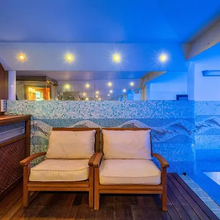 Exclusiva Casa De Lujo Con Piscinas Y Amplio Jardin En Zona Tranquila Villa
