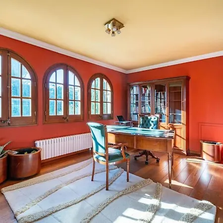 Villa Exclusiva Casa De Lujo Con Piscinas Y Amplio Jardin En Zona Tranquila *