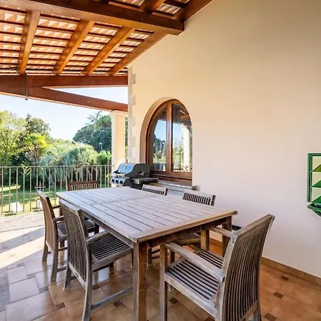 Exclusiva Casa De Lujo Con Piscinas Y Amplio Jardin En Zona Tranquila Villa *