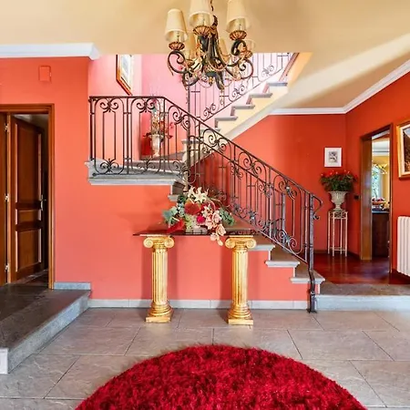Villa Exclusiva Casa De Lujo Con Piscinas Y Amplio Jardin En Zona Tranquila *